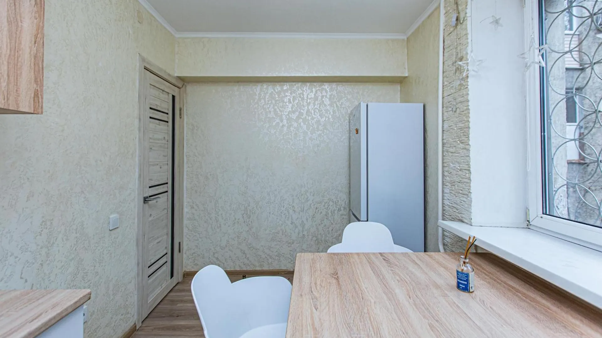 아파트 Apartaments Nazarbaeva 235 알마티