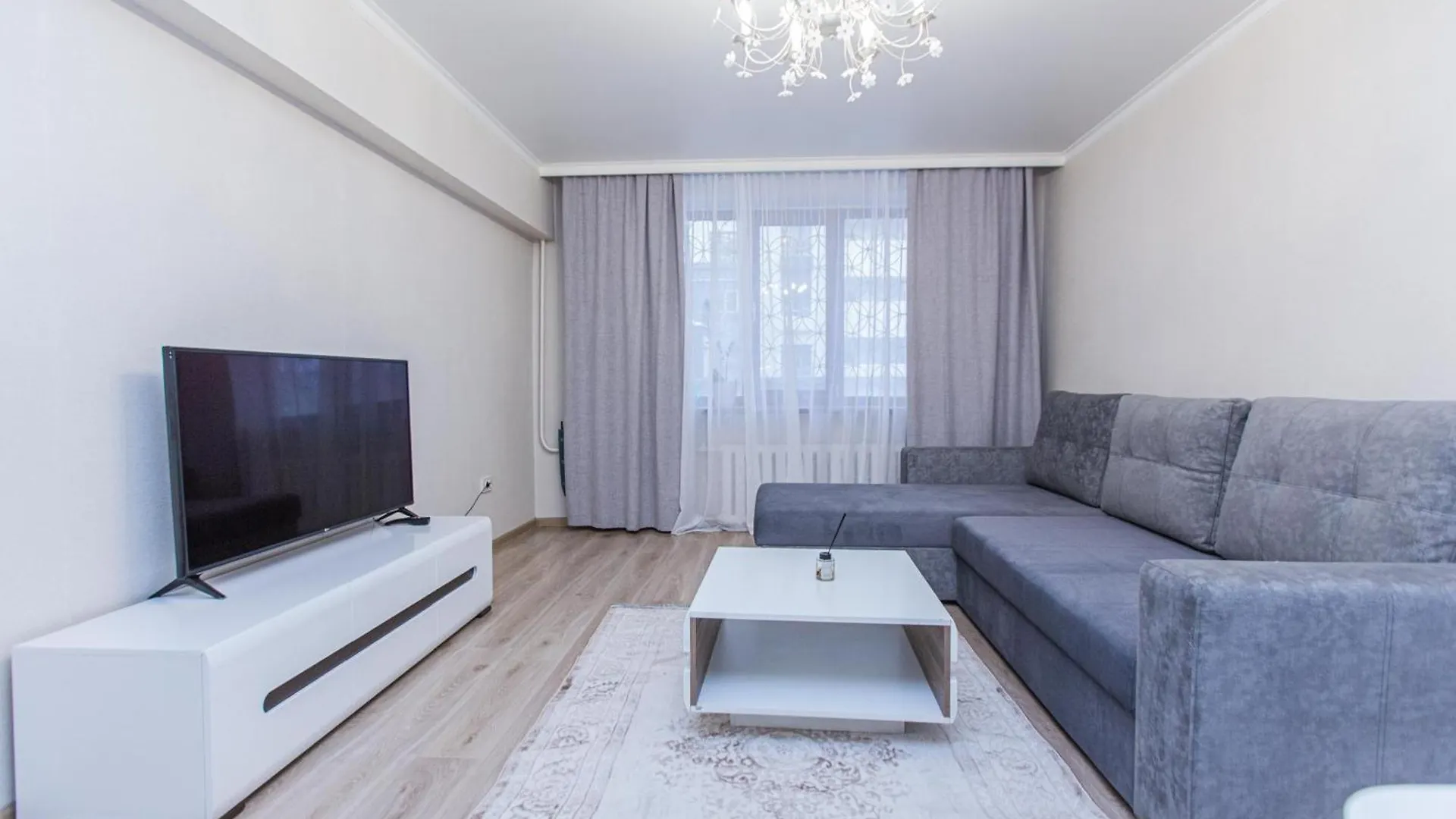 아파트 Apartaments Nazarbaeva 235 알마티